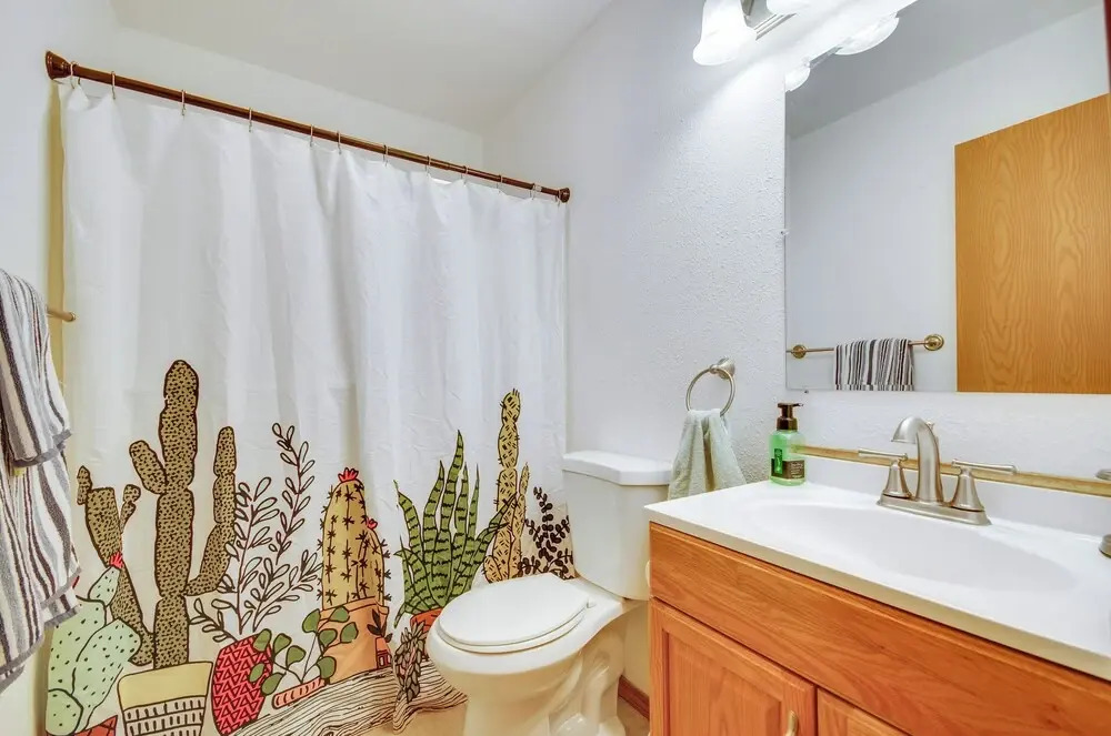 Cozy Lake Ozark Condo Rental w/ Grill, Pool Access