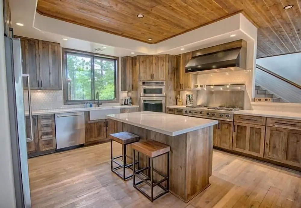 At Whispering Pines 4 Bedroom Home by RedAwning