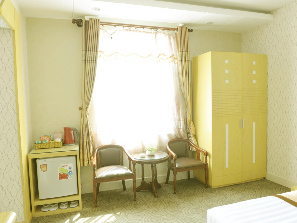 Holiday Hotel