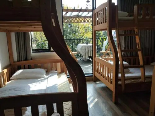 Deqing Qianxi Nianba Youth Hostel