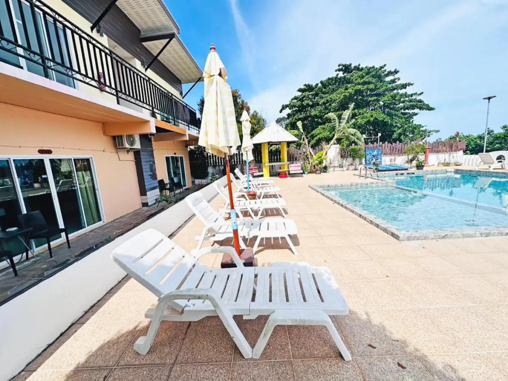 Anyavee Chom by the Sea