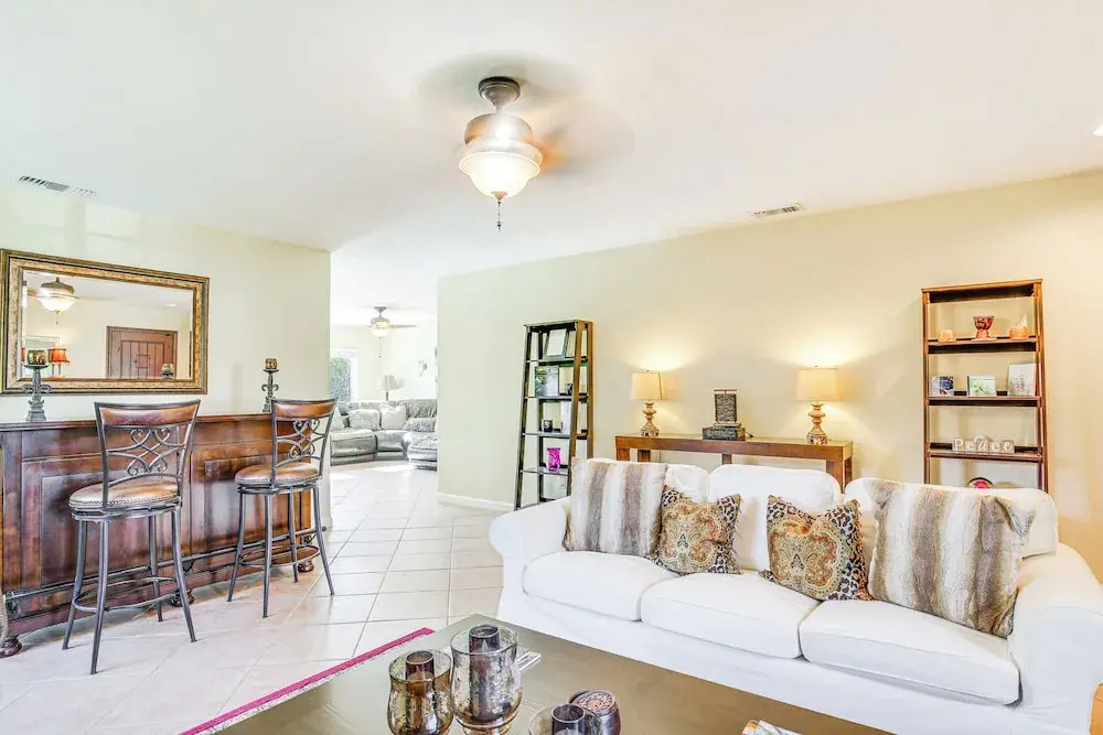 Hot Tub, Bar & Outdoor Kitchen: Chic Indio Retreat