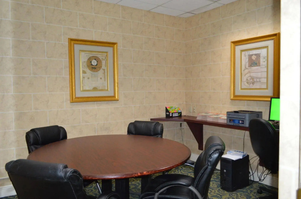 Opal Hotel & Suites