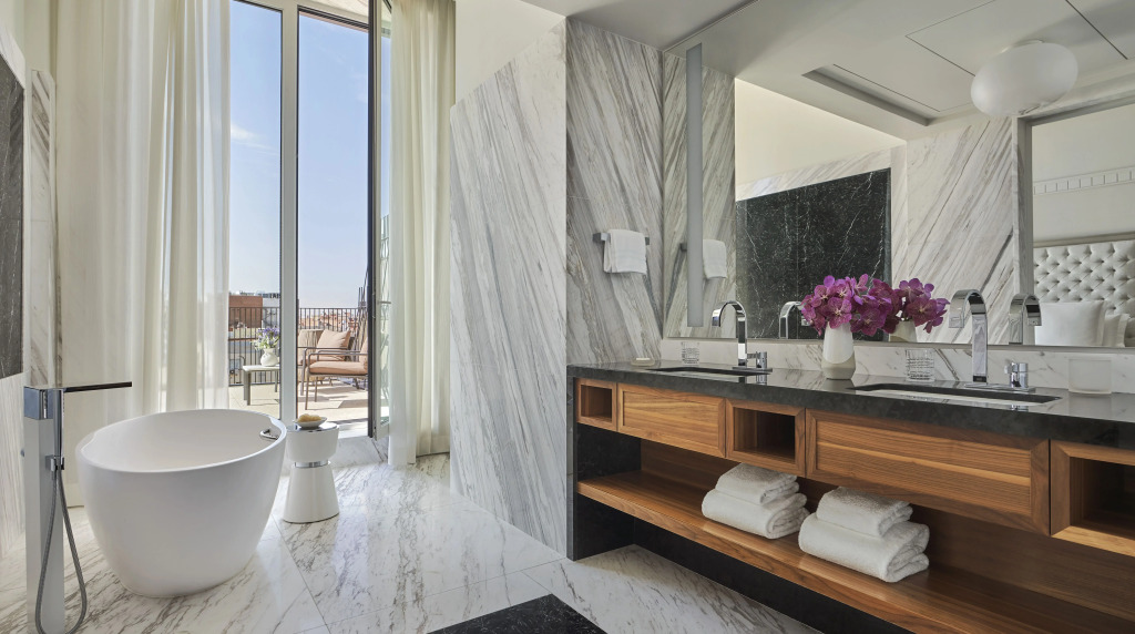 Отель Four Seasons Hotel Madrid