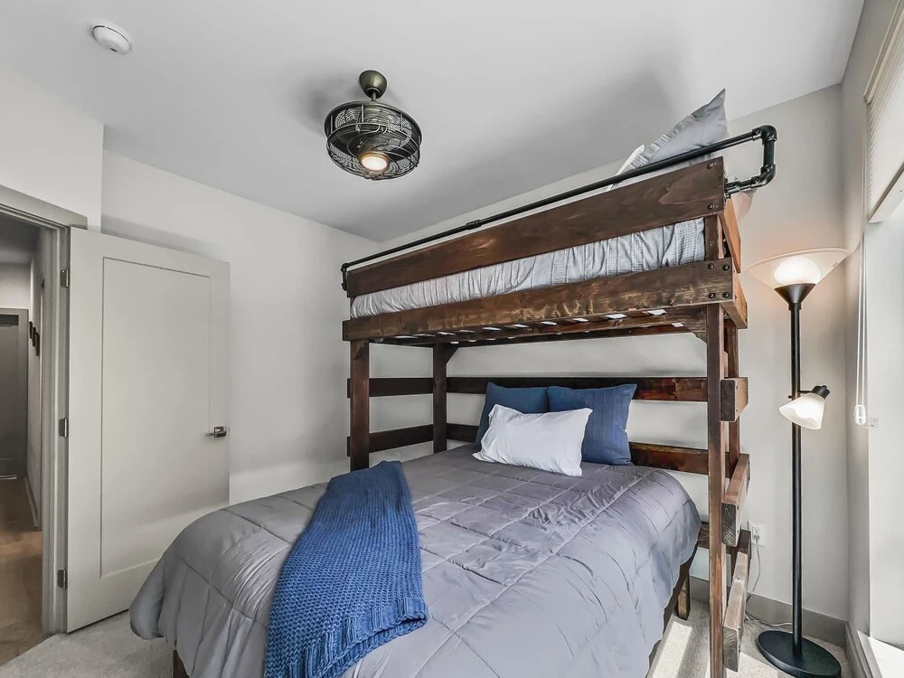 58b 2br 3ba 2 Bedroom Townhouse by RedAwning