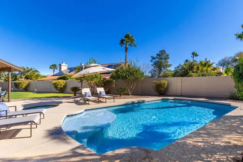 Modern Family Retreat - Pool Spa Firepit Putt Grn