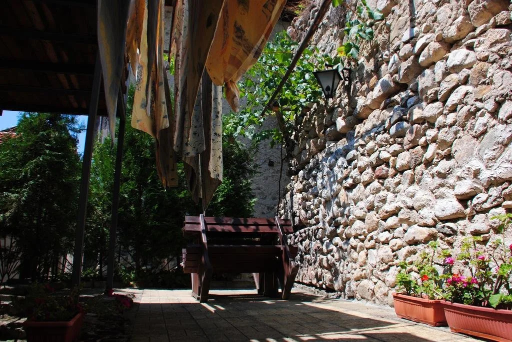 Tonis Guest House
