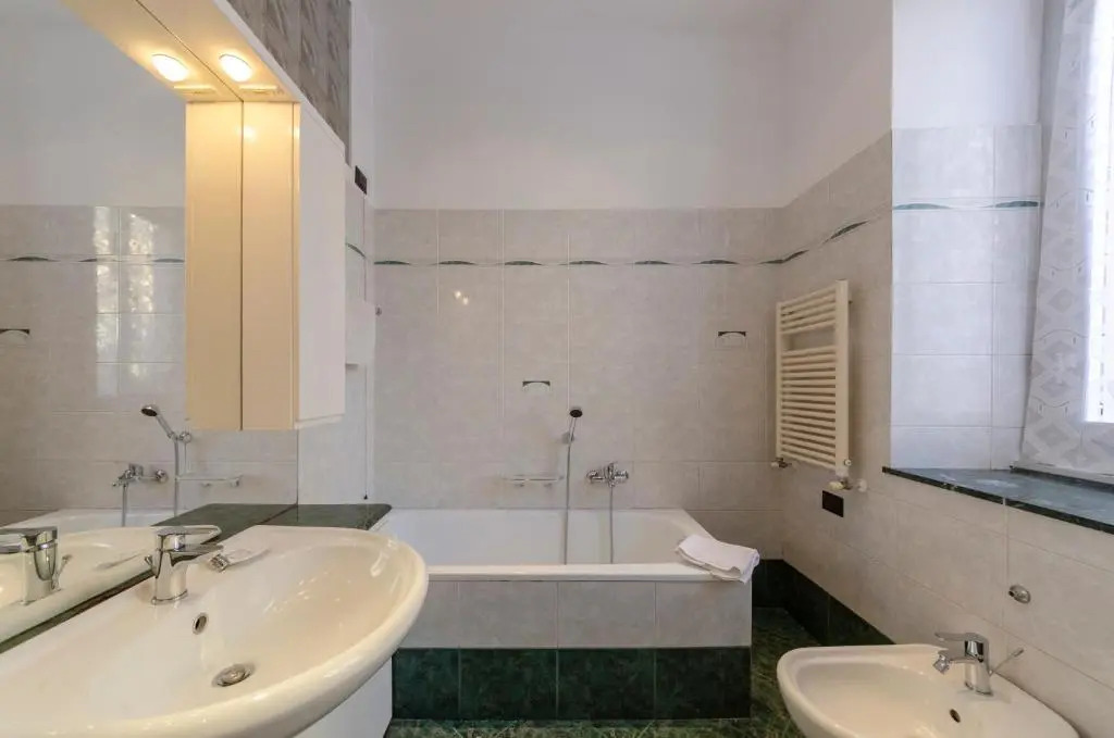 ALTIDO Modern Flat for 6 in the heart of Genova Foce