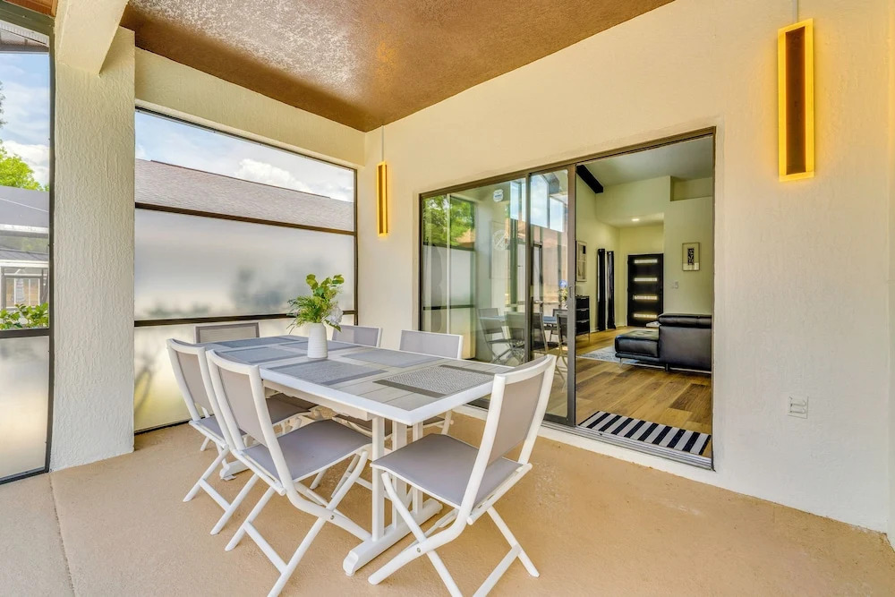 Theme Park Hub 4 Mi to Disney! Poolside Retreat