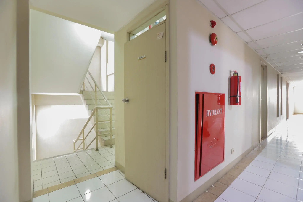 OYO 909 Lauv Room Grand Centerpoint Tower B