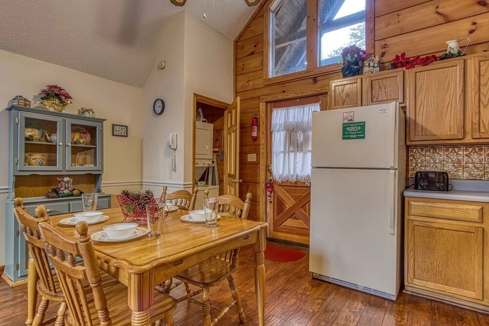 ER46 - Cherith Brook - Great location, Just across from swimming pool! cabin
