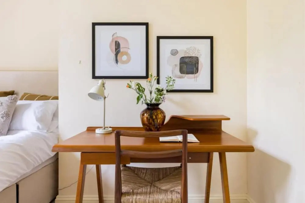 The Woking Wonder - Captivating 3BDR Flat with Parking