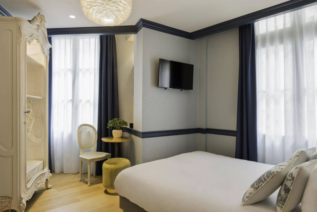 Hotel de Neuve by Happyculture