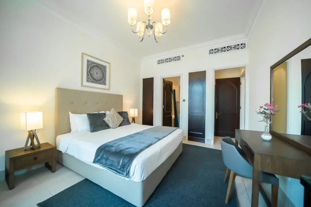 Glamorous Arabian flat with views to Burj Khalifa
