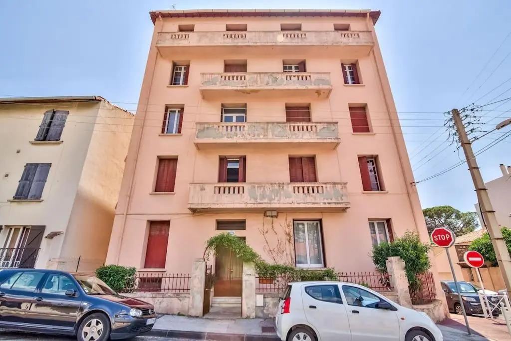 #4 Toulon CENTRE, BALCON, VUE SUR CORNICHE, LUMINEUX, AU CALME, STATIONNEMENT FACILE & GRATUIT