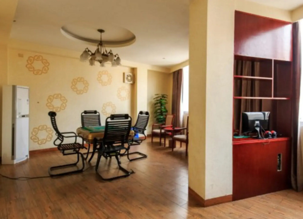 Tyrone Le Grand Large Hotel