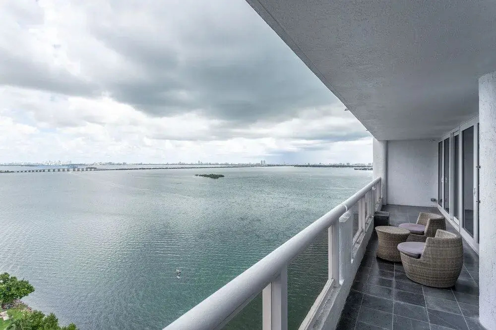 Cozy Oceanview Retreat on the Bay