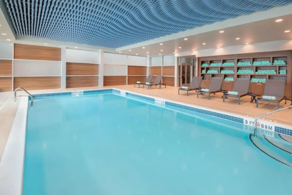 Radisson Hotel & Suites