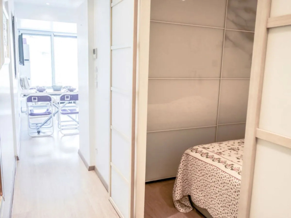 Athena Residence 9813