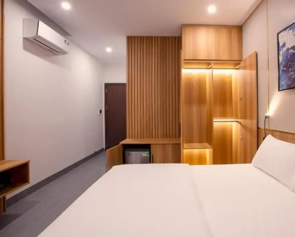 Elysees Hotel