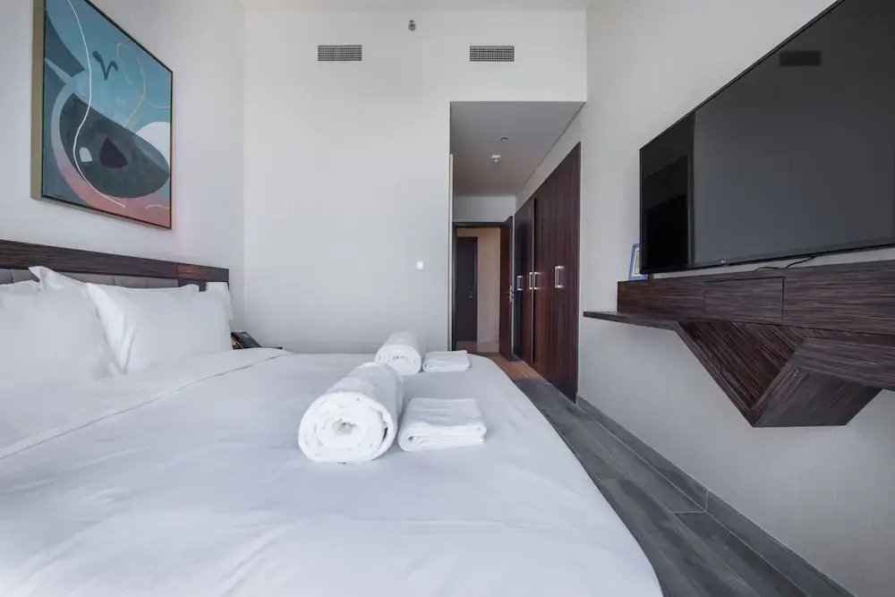 Maison Privee - Chic Coastal Escape w/ Sea Views on Palm Entry