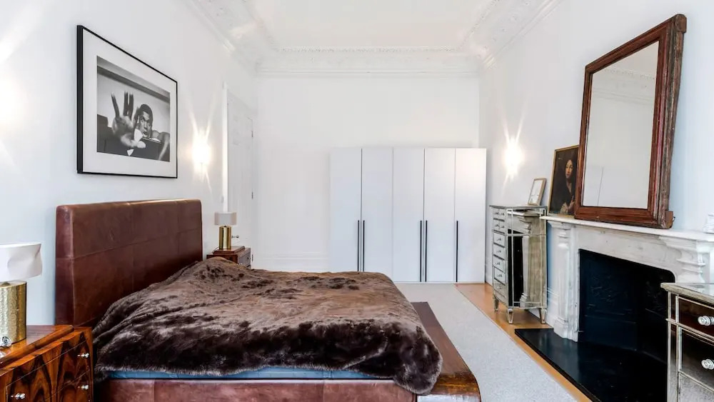 The Spacious Cleveland Square Apartment