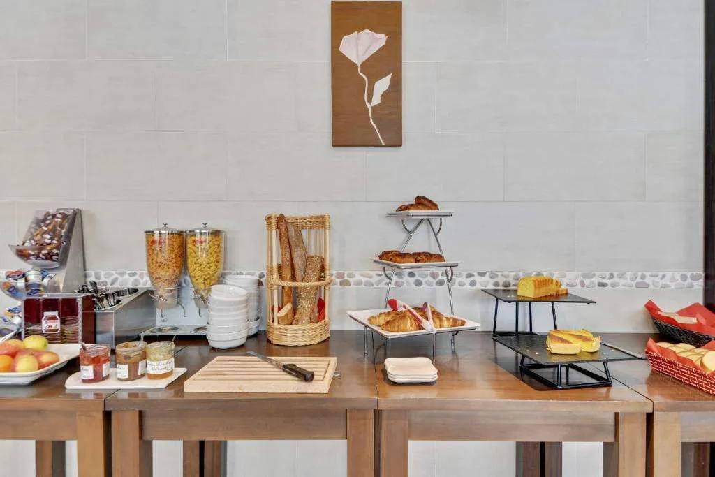 HOTEL RESTAURANT PARIS PACIFIC PARIS-VILLEJUIF- PRES DU METRO LHAY LES ROSES LIGNE 14 - Direct PARIS-AEROPORT ORLY ET INSTITUT GUSTAVE ROUSSY