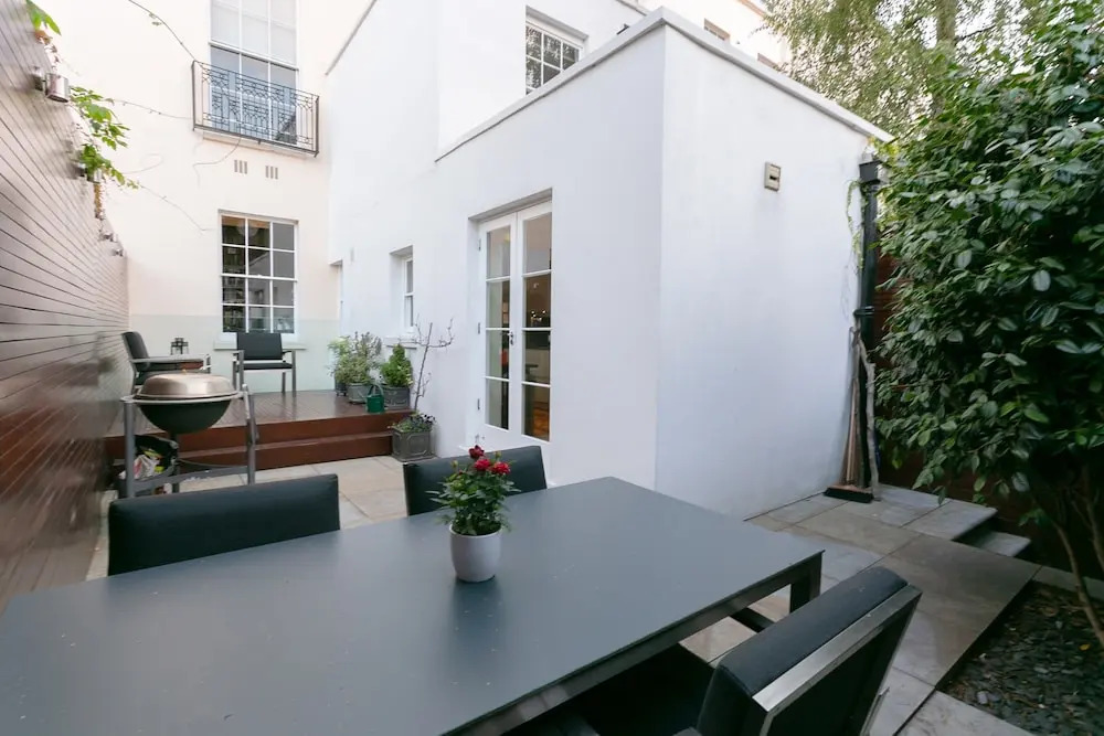 3 Bedroom Family House In Regents Park