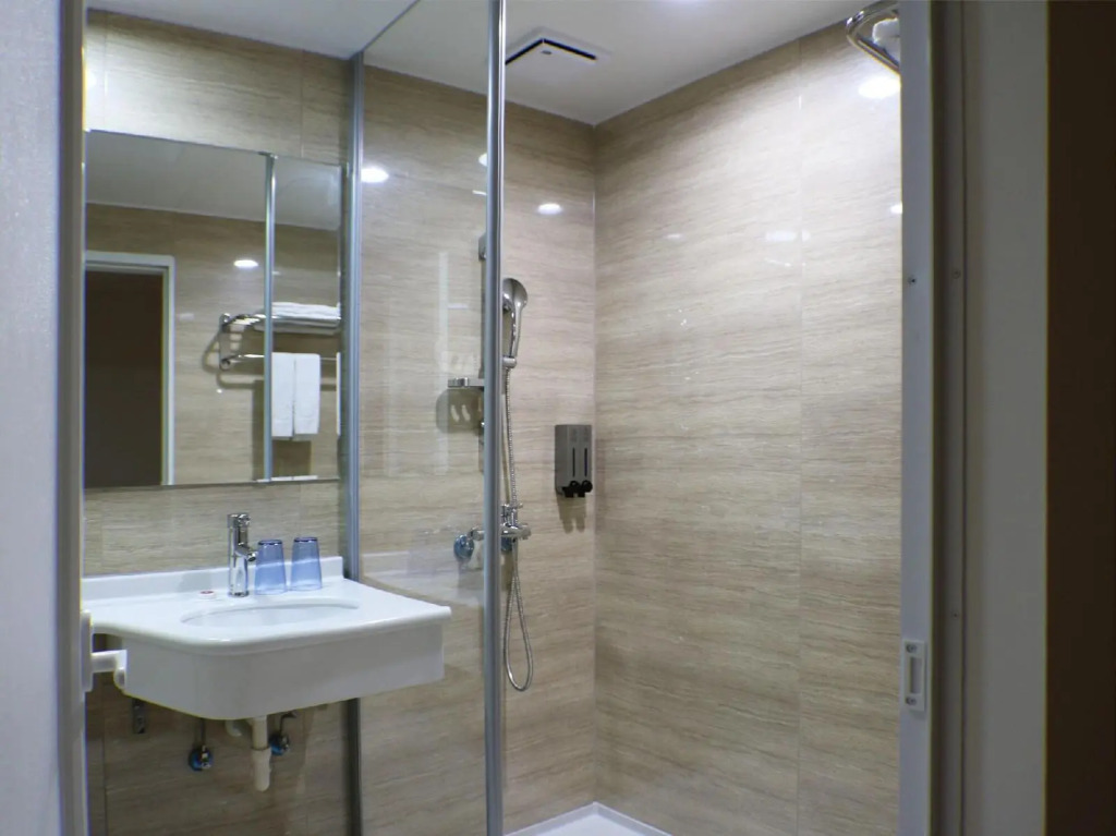 Chii Lih Hotel - Kaohsiung Love River