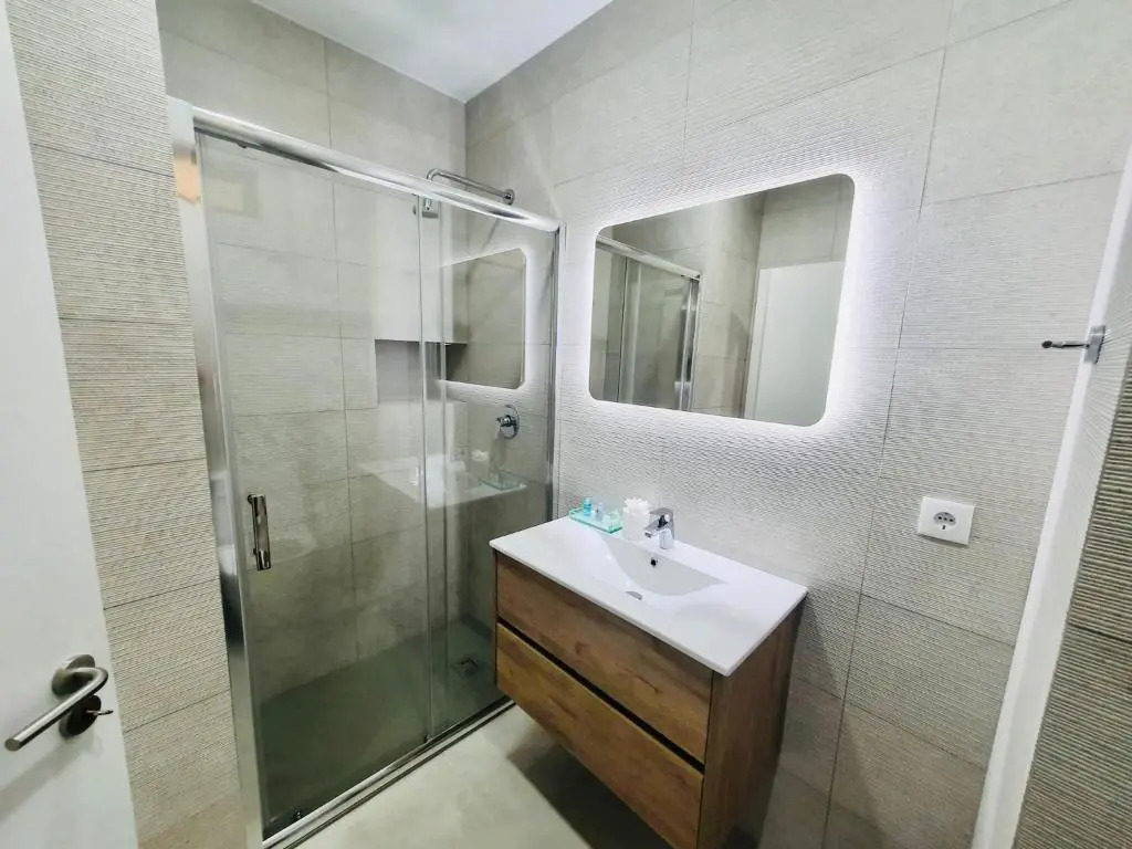 Central Lagos apt With Marina Views Near Beaches