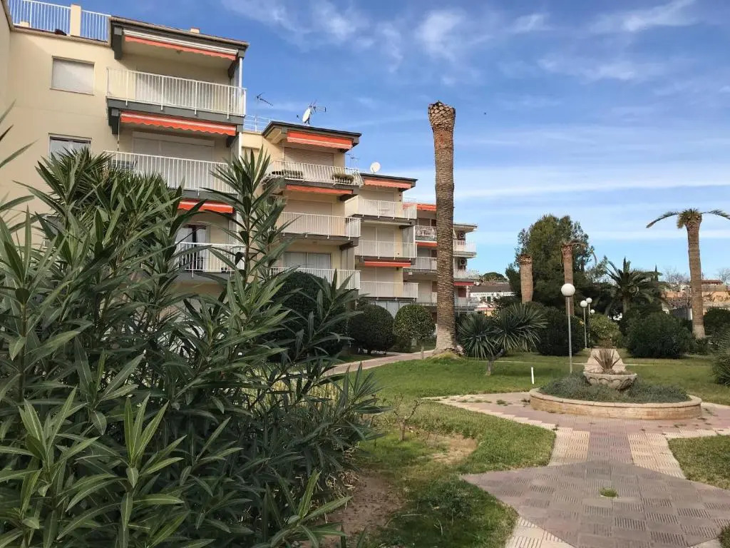Apartamento situado en 1º linea de playa La Llosa 112B - INMO22