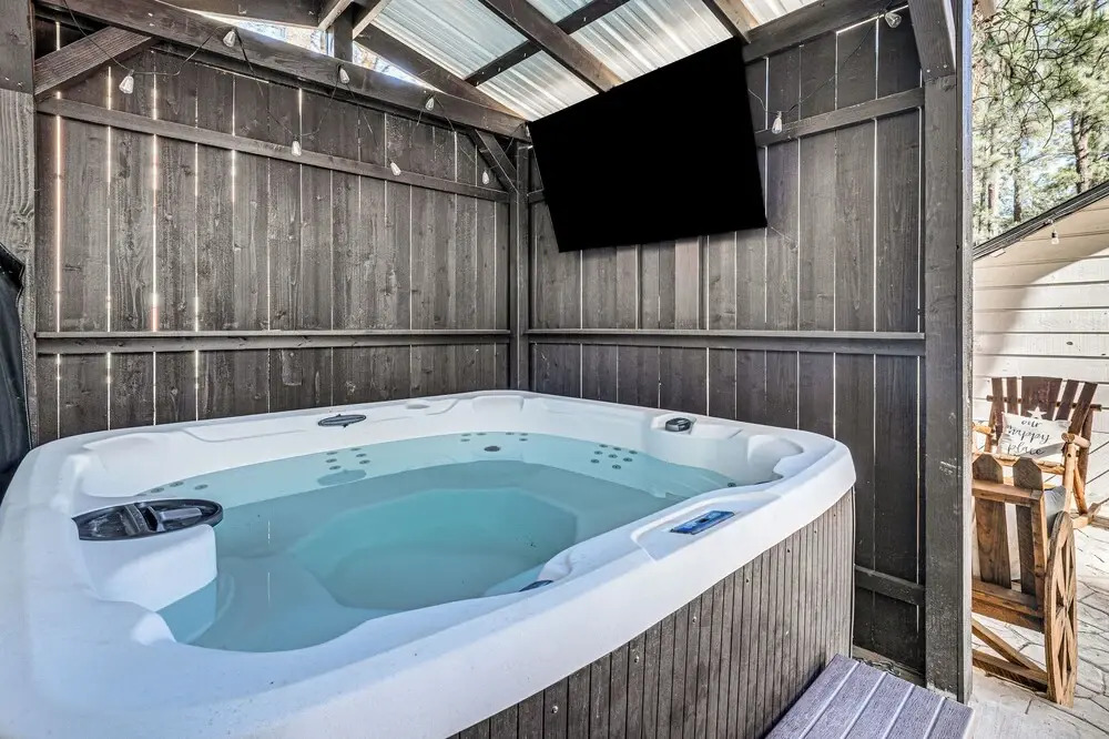 Hot Tub, 5 Mi to Winter Park! Woodsy Ruidoso Abode