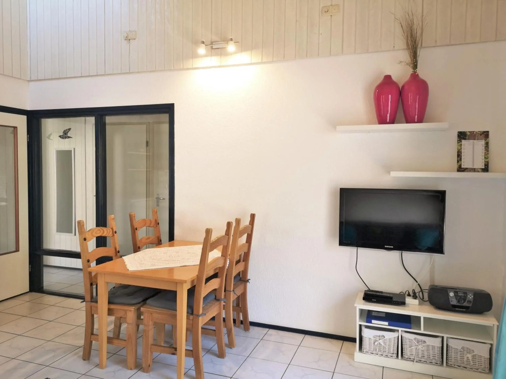 ON135 De Zeemeeuw, holiday home with garden
