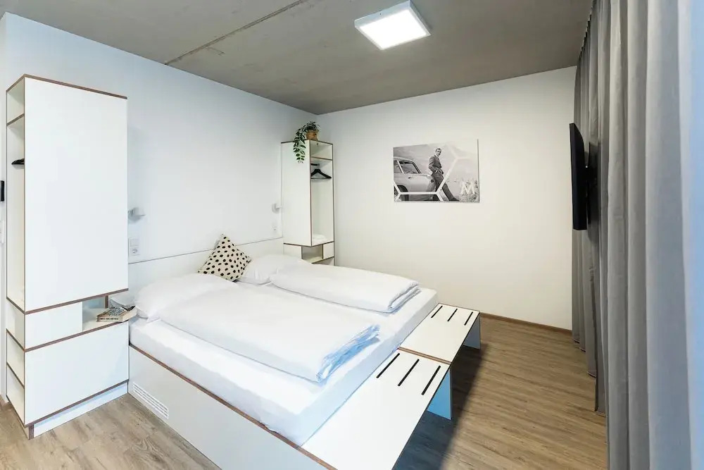 Motel Schlafraum Weng - Dein smartes Hotel