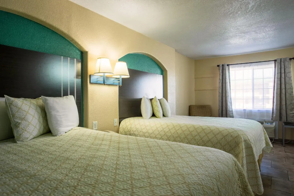 Pinn Road Inn and Suites Lackland AFB and Seaworld