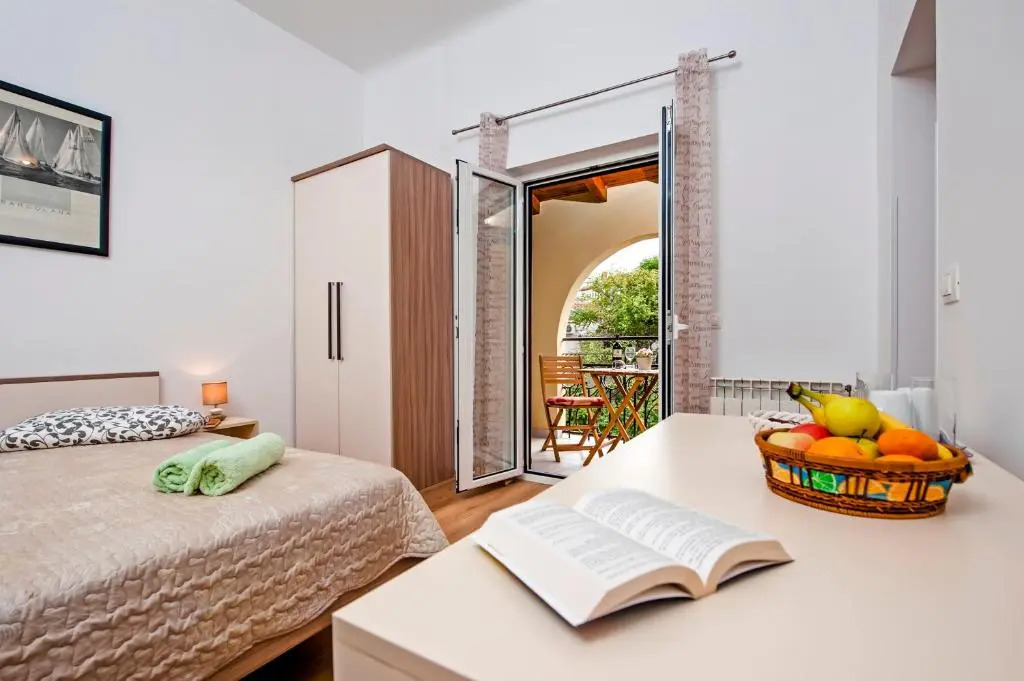 Apartments & Rooms Chiara
