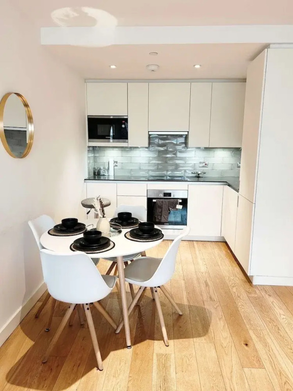 London Apartment Oasis - Close to City Center