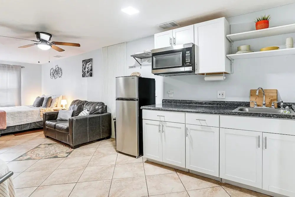 Screened Porch: Tampa Studio 4 Mi to Busch Gardens