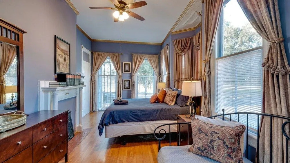Elegant 2BR on Forsyth Park