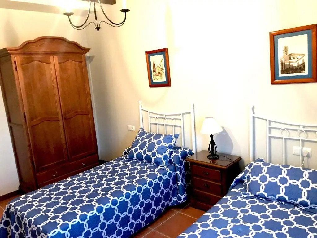 Vistaluque - Casa Adosada de 3 habitaciones con Piscina y Pista de Padel