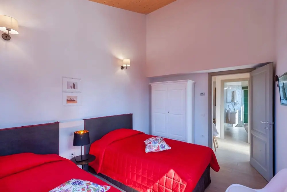 I Gelsi 12&2 by Marche Holiday Villas