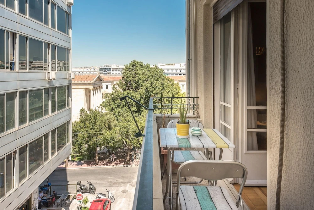 Adelos City apartment next to Academy