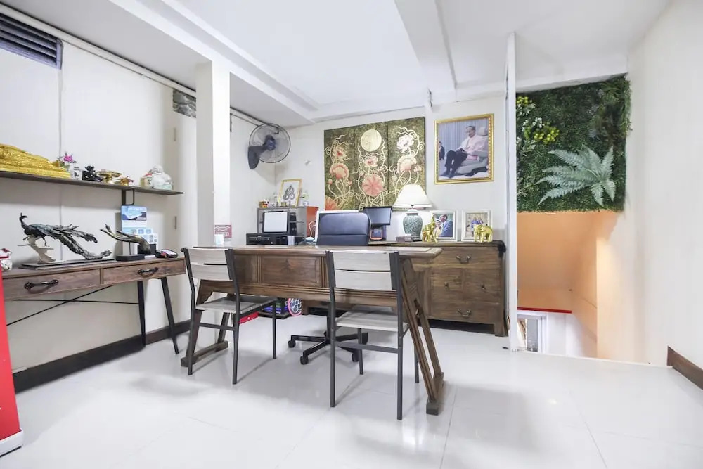 OYO 537 Na Banglampoo Hotel