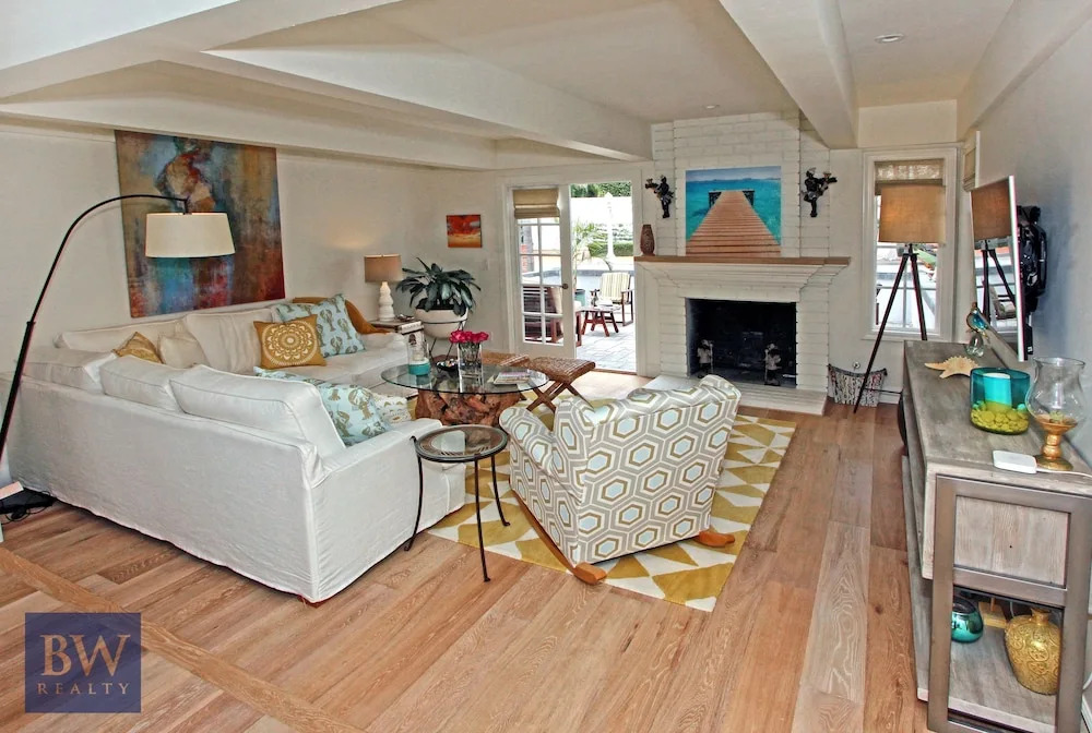 E Balboa Blvd 68312 by RedAwning