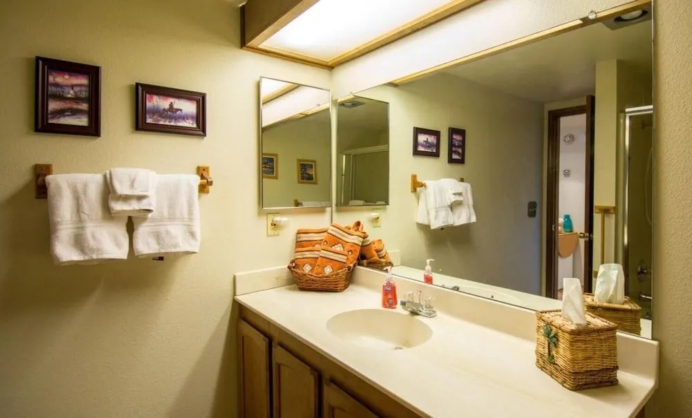 Country Club Condo