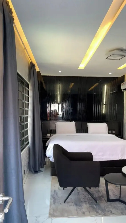 Fullbliss Hotel and suites
