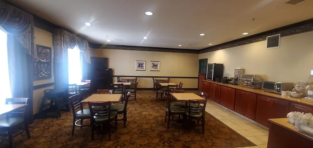 Wingate Suites by Wyndham Youngstown - Austintown