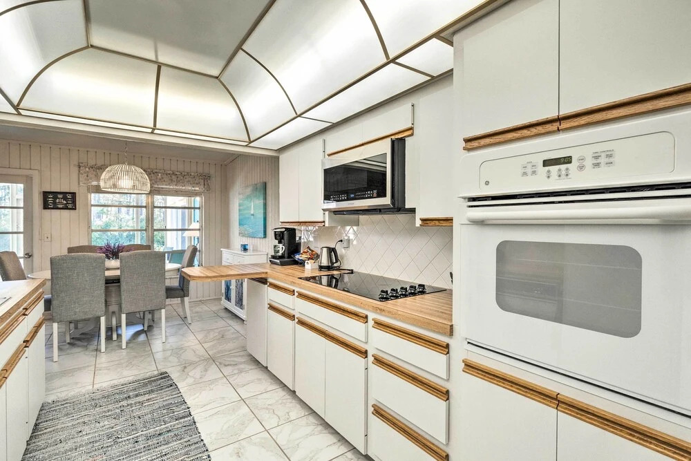 Sunny + Alluring Englewood Retreat w/ Dock!