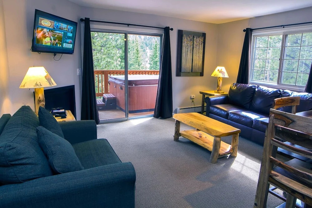 Fawn Valley Inn: 303