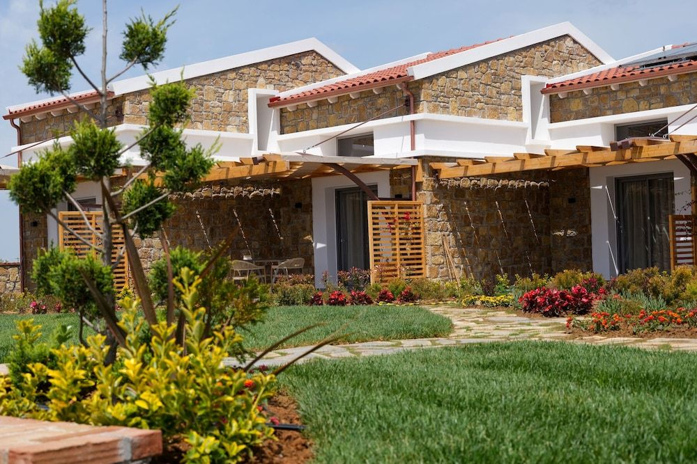 Akrolithos Luxury Suites & Spa
